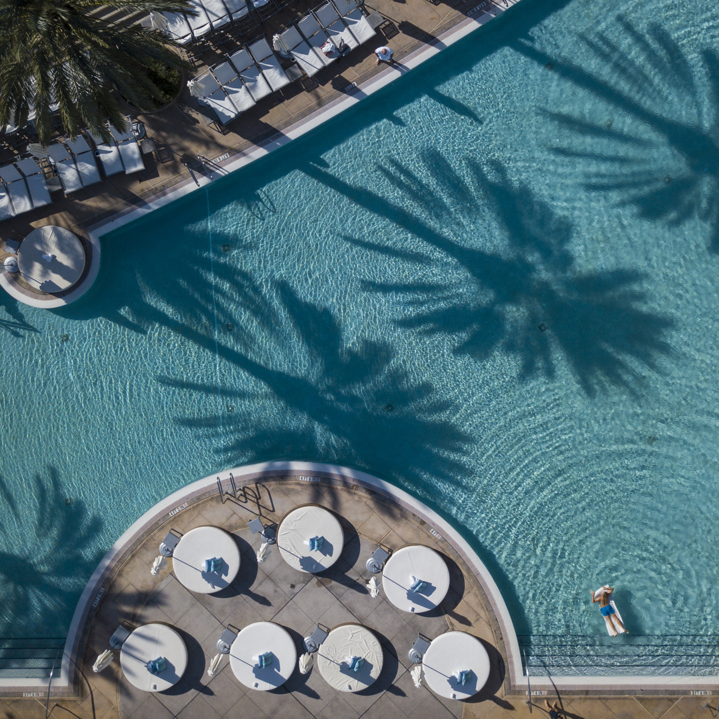 Aerial Shot_Fontainebleau Pool_Brian Adams Photo