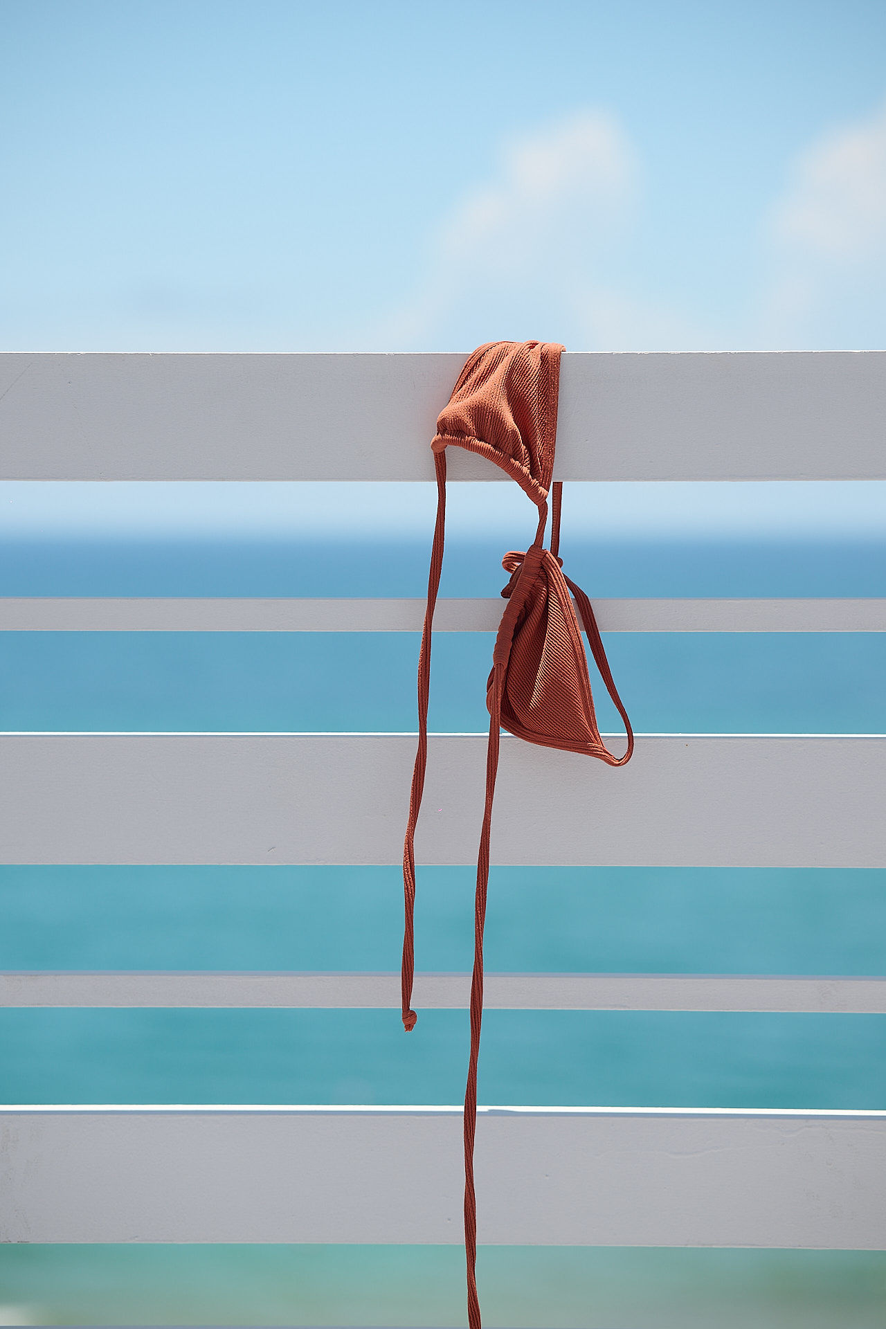 Balcony-with-Bikini-Top_Hi-gloss_-2022