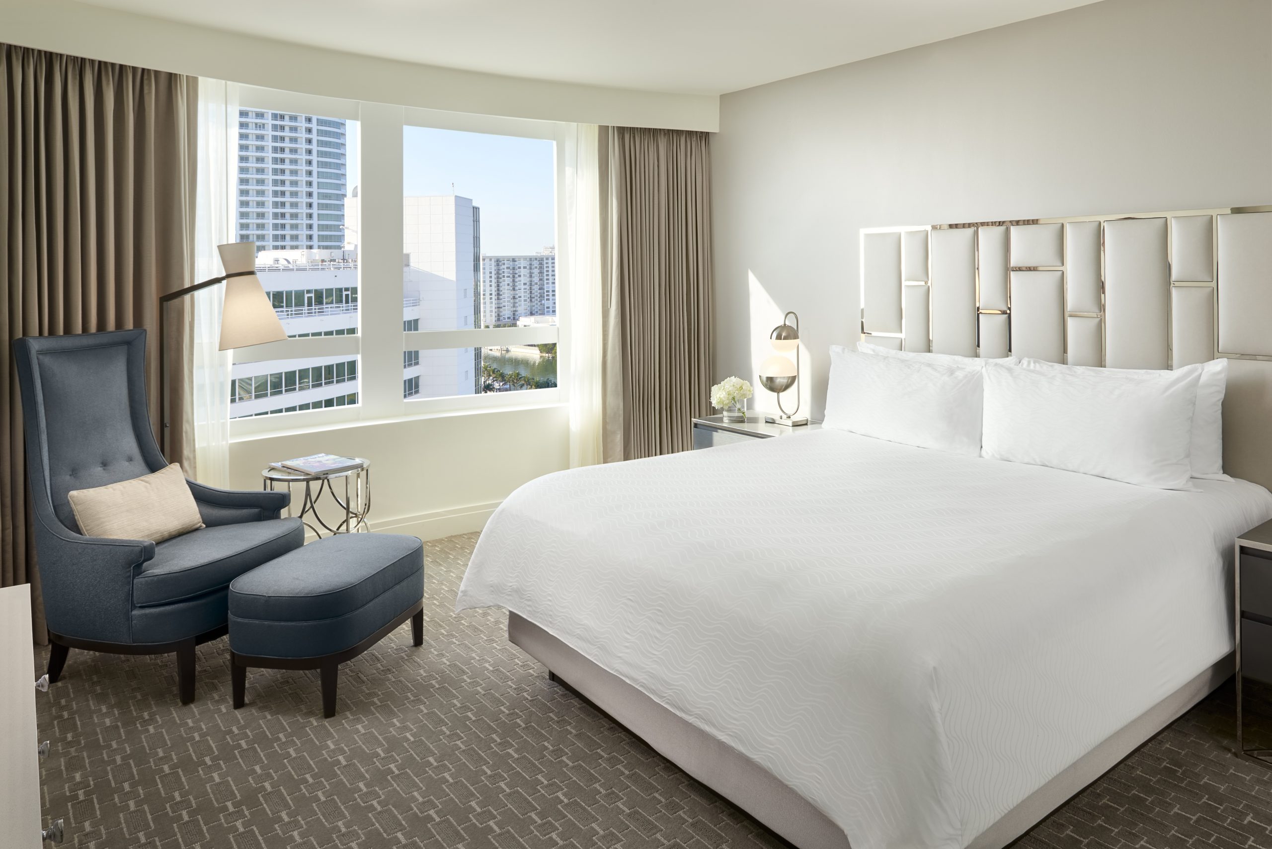 Versailles_Bay View Jr Suite w Balcony_1