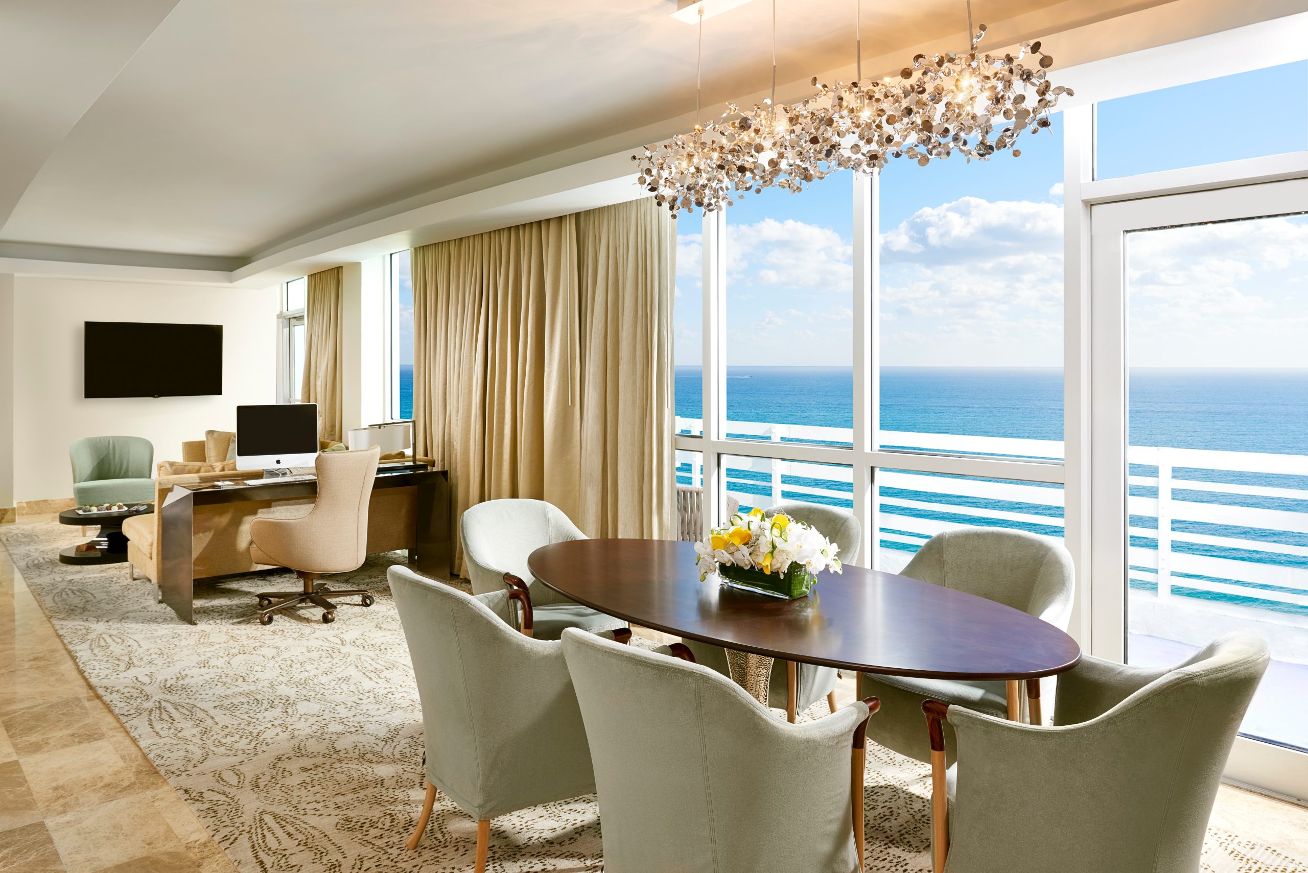 Presidenital Suite - La Mer - Dining Space