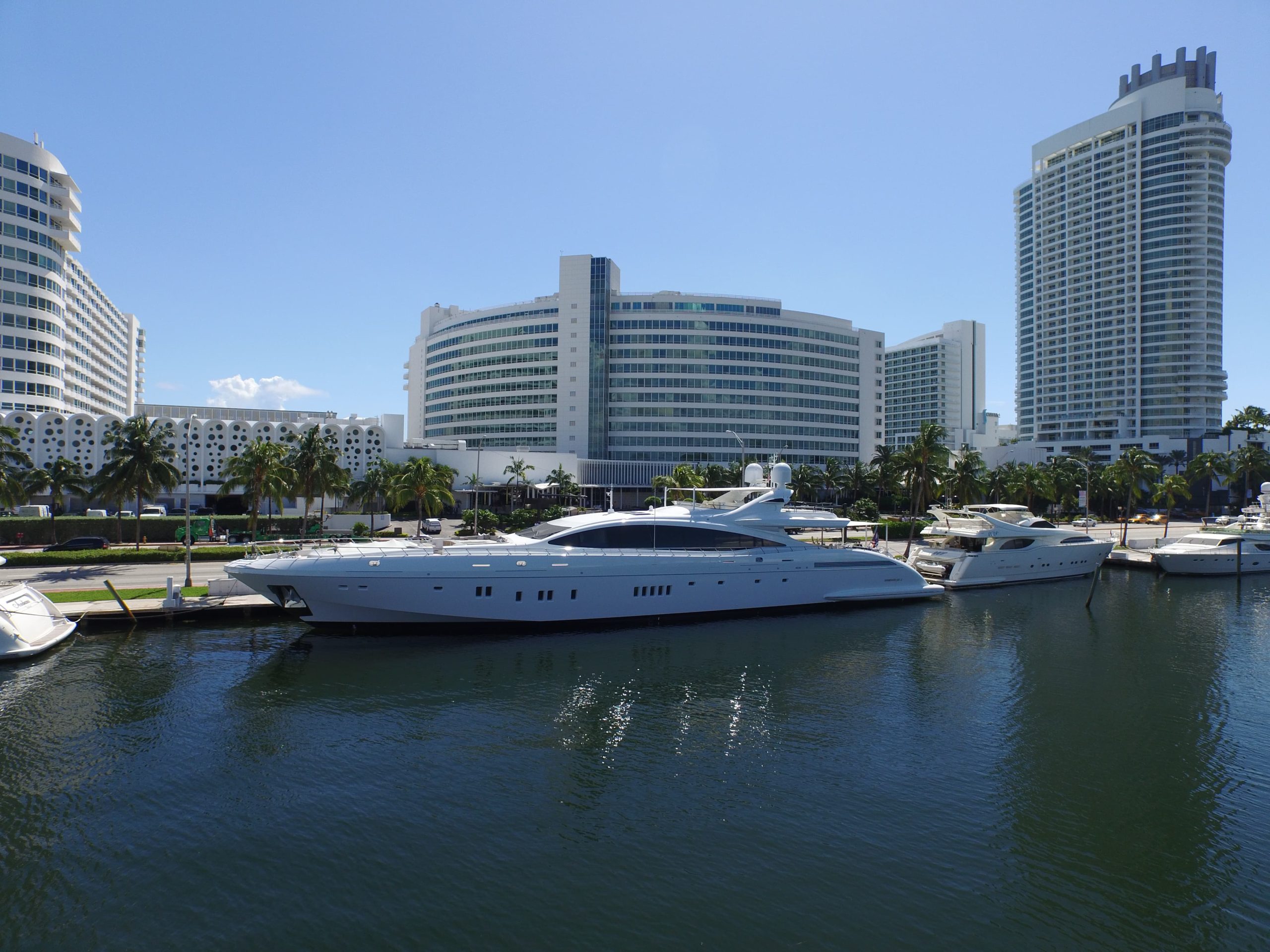 Yacht on Fontainebleau Marina in front of Fontainebleau Miami Beach hotel