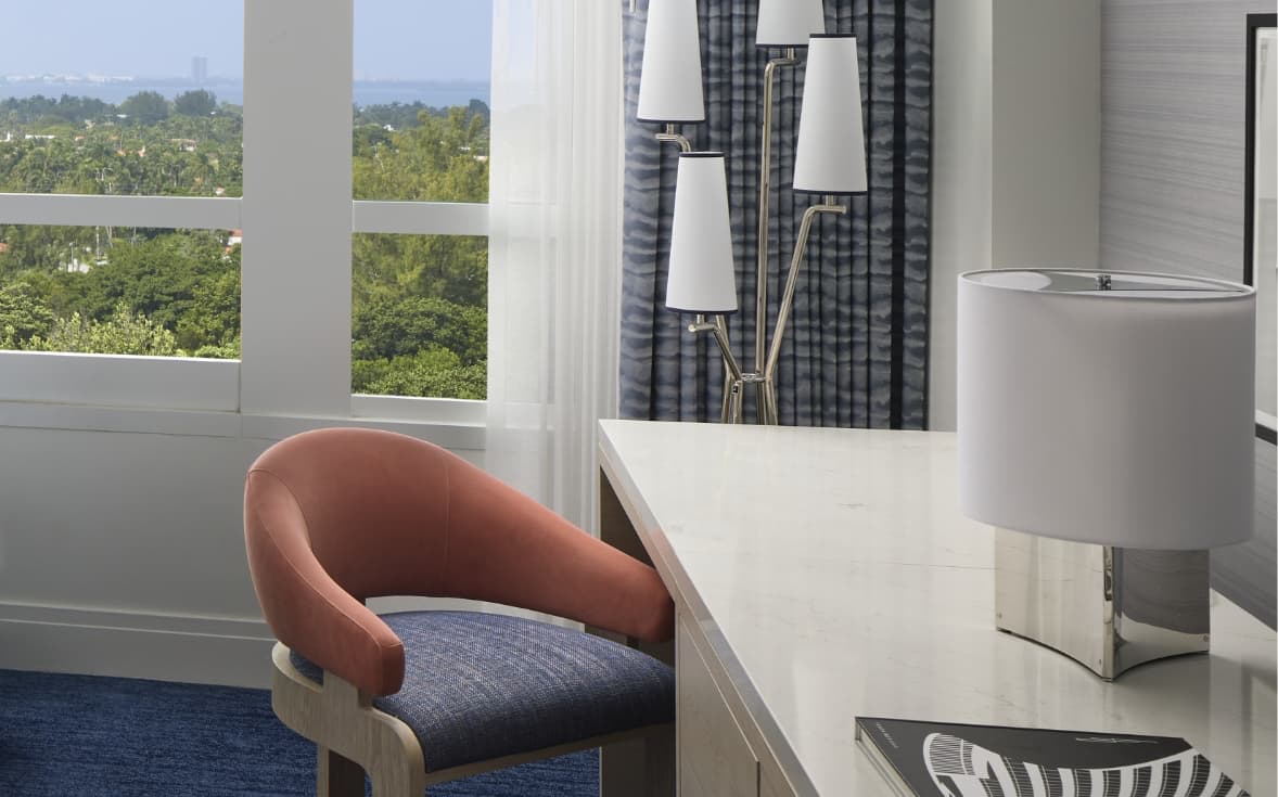 fontainebleau-miami-beach-accommodations-deluxe-bay-view-seating